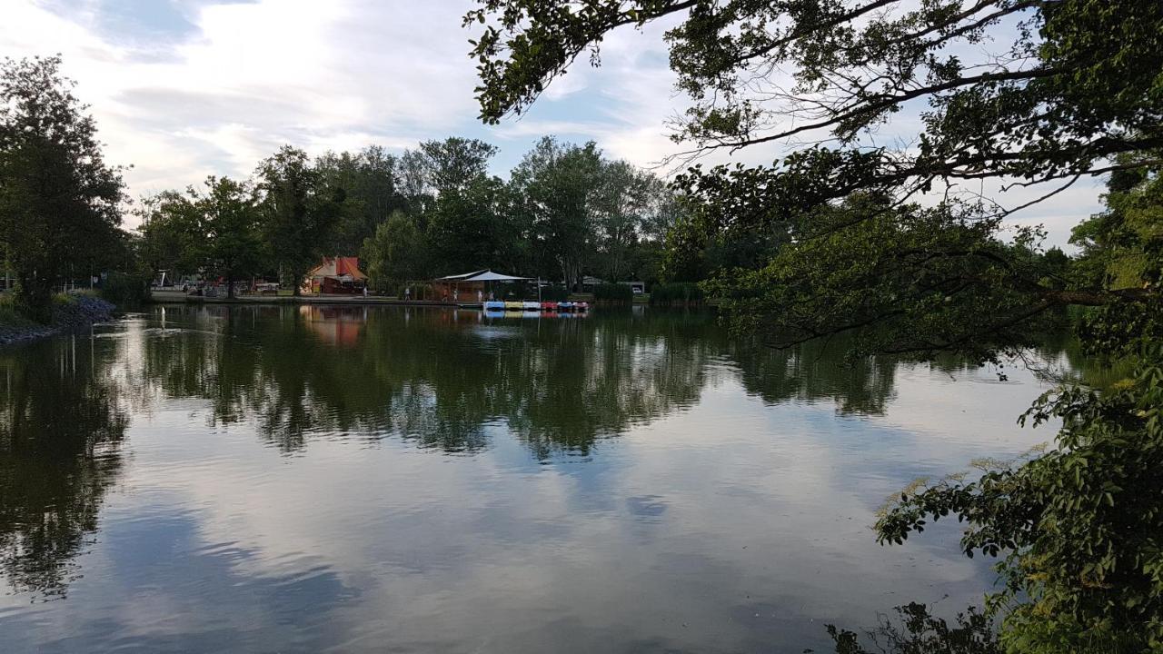 Zafir Sziget Apartman Sárvár Exteriér fotografie