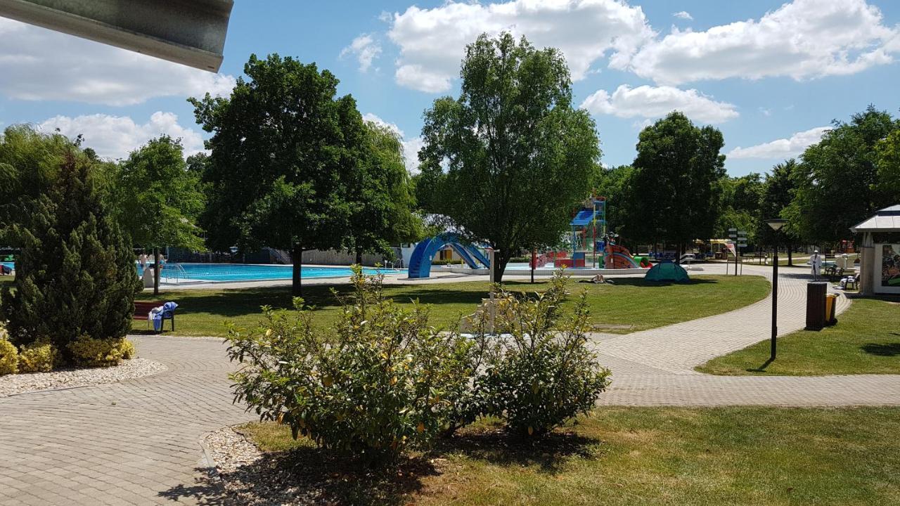 Zafir Sziget Apartman Sárvár Exteriér fotografie