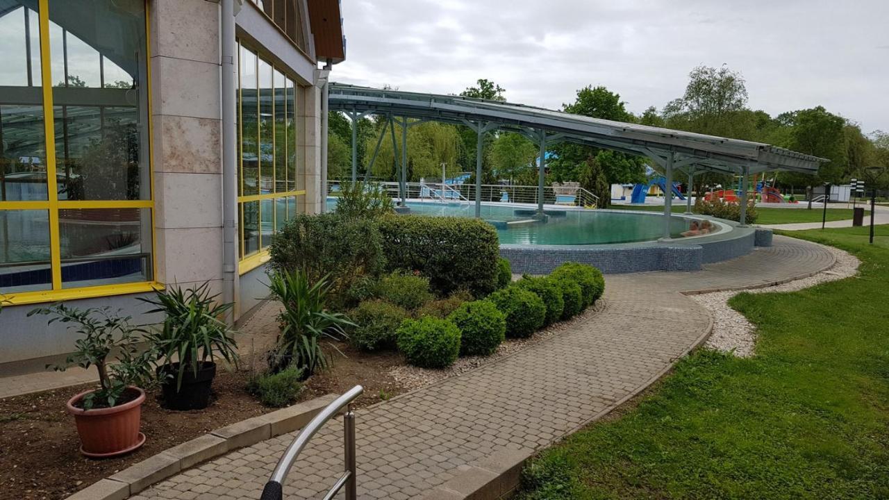 Zafir Sziget Apartman Sárvár Exteriér fotografie
