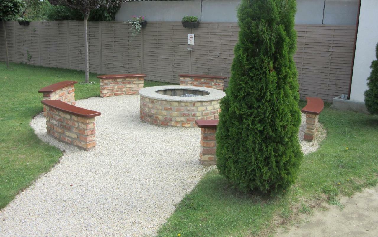 Zafir Sziget Apartman Sárvár Exteriér fotografie