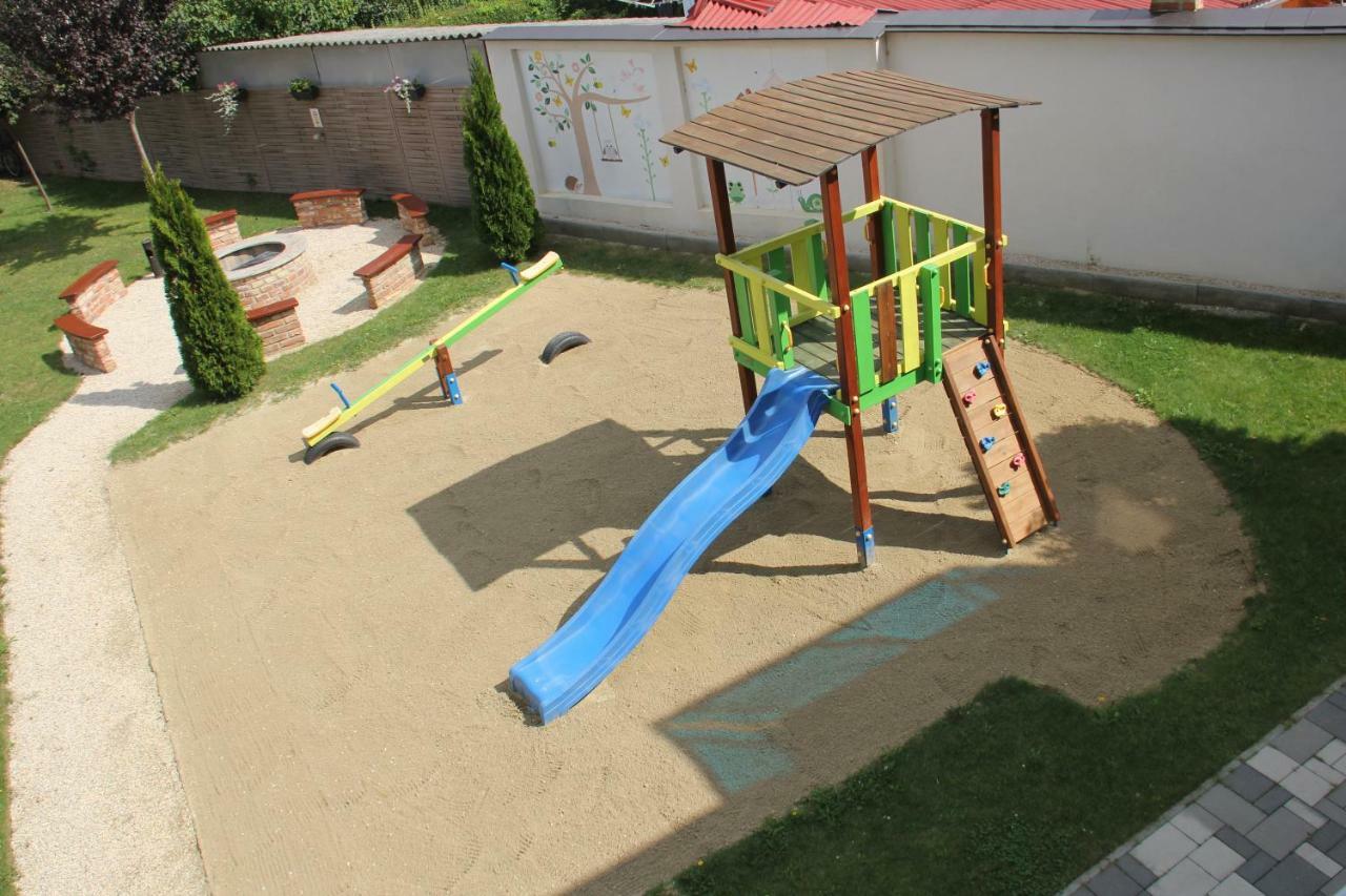 Zafir Sziget Apartman Sárvár Exteriér fotografie